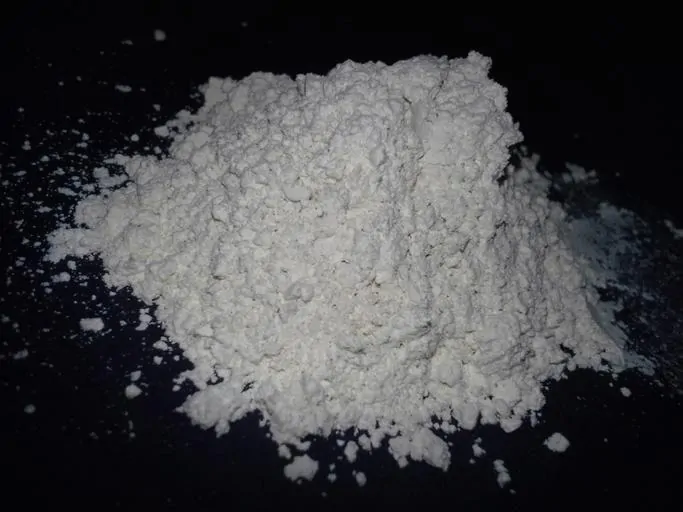 Pic 1 white powder against black